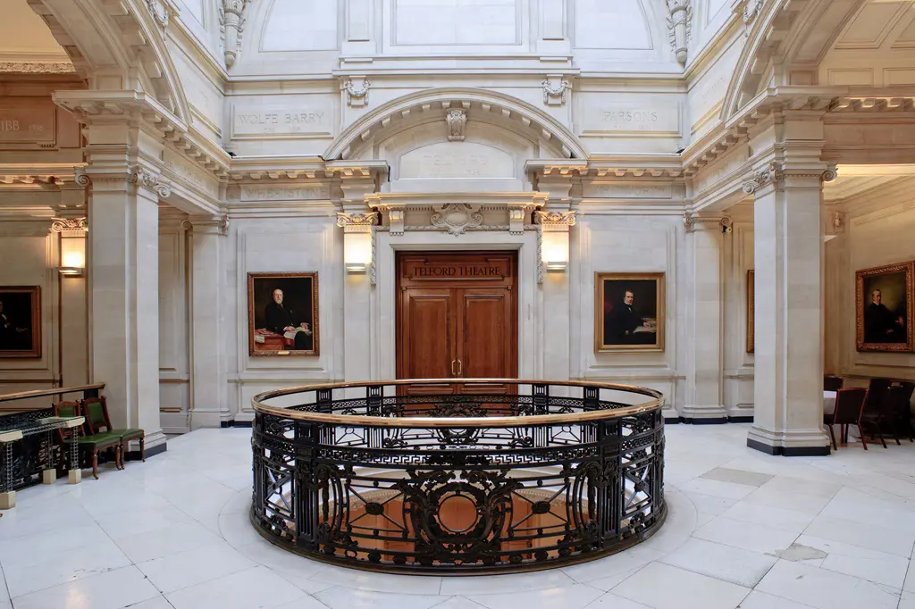 Firstfloor Rotunda Oggs Portraits